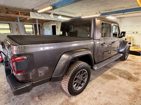 Used 2020 Jeep Gladiator Overland AWD/4WD image 24