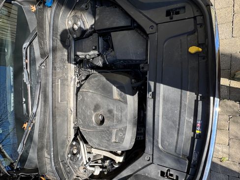 Used 2016 Volvo XC90 T6 Momentum w/ Momentum Plus Package image 16