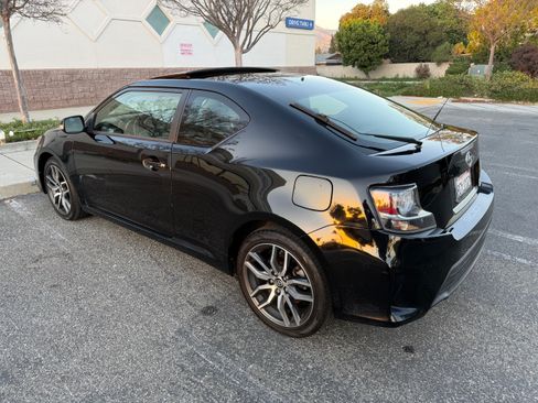 Used 2016 Scion tC Hatchback Coupe 2D image 4