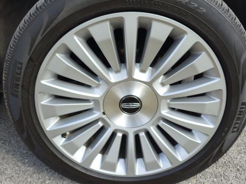 Used 2015 Lincoln Navigator L 4WD w/ Equipment Group 101A Reserve image 17