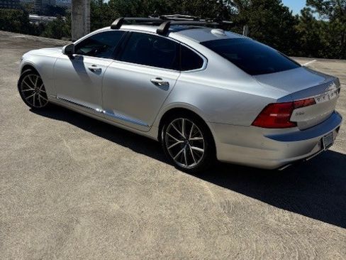 Used 2018 Volvo S90 T6 Inscription image 2