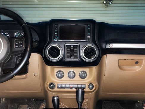 Used 2012 Jeep Wrangler Unlimited Sahara w/ Mopar Chrome Edition Group image 12