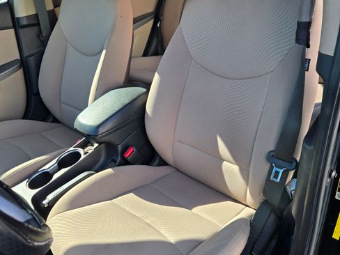 Used 2016 Hyundai Elantra SE w/ Option Group 02 image 13