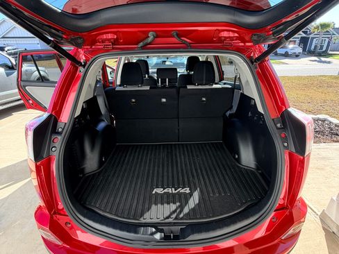 Used 2016 Toyota RAV4 XLE image 9