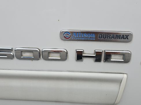 Used 2007 GMC Sierra 2500 SLT w/ Z71 Off-Road Package image 8