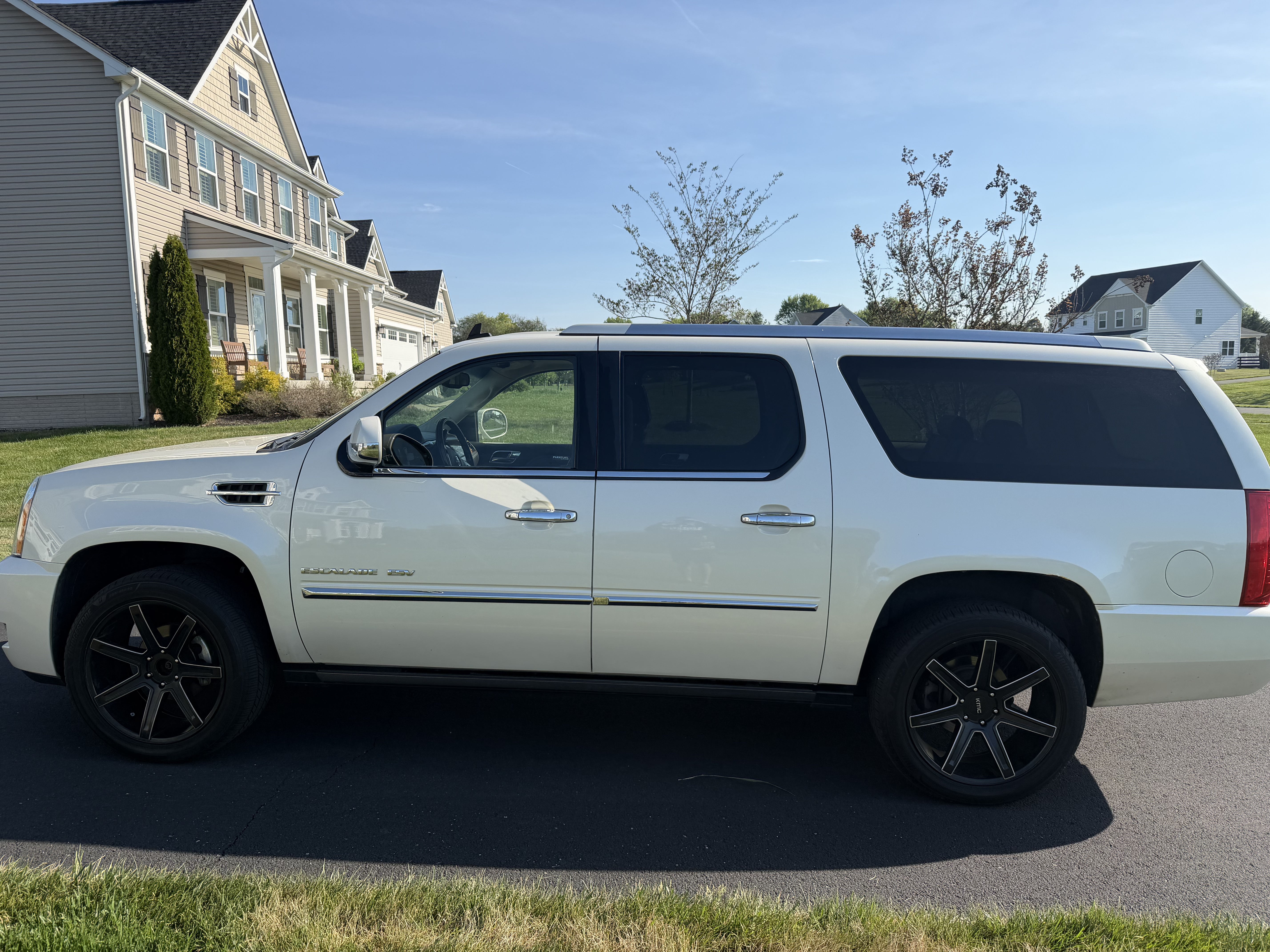 Used 2014 Cadillac Escalade ESV Platinum AWD/4WD image 10