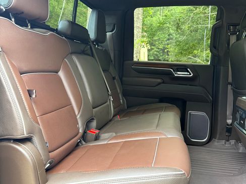 Used 2024 GMC Sierra 3500 Denali w/ Denali Reserve Package AWD/4WD image 9