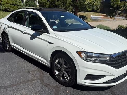 Used 2021 Volkswagen Jetta R-Line w/ R-Line Cold Weather Package image 1