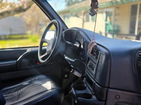 Used 2001 Chevrolet Astro image 11