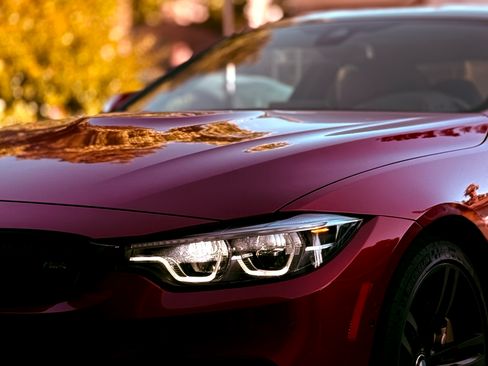 Used 2018 BMW M4 Coupe w/ Competition Package image 2