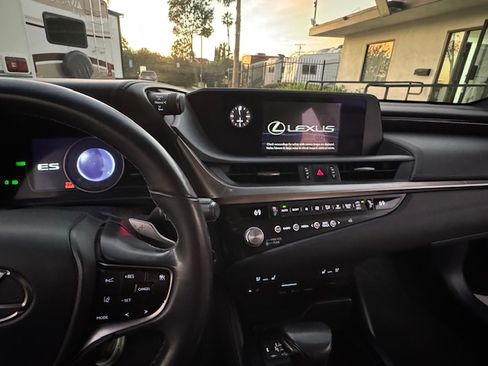 Used 2021 Lexus ES 300h w/ Premium Package image 20