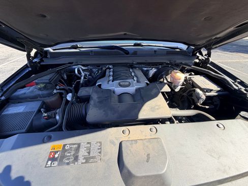 Used 2015 Cadillac Escalade Luxury image 19