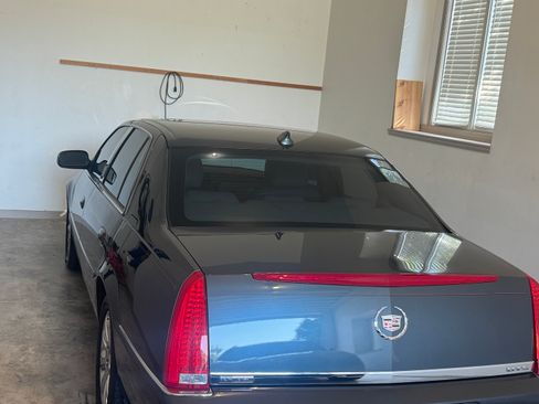 Used 2009 Cadillac DTS w/ Sun And Navigation Package FWD image 10