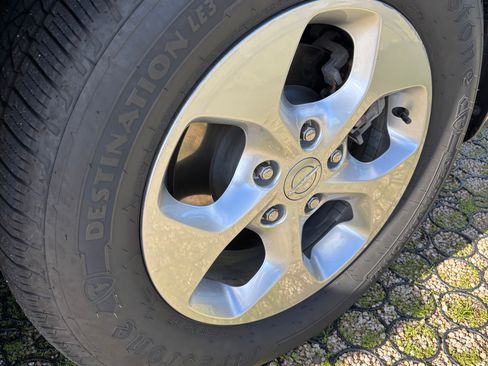 Used 2018 Chrysler Pacifica Touring-L image 8