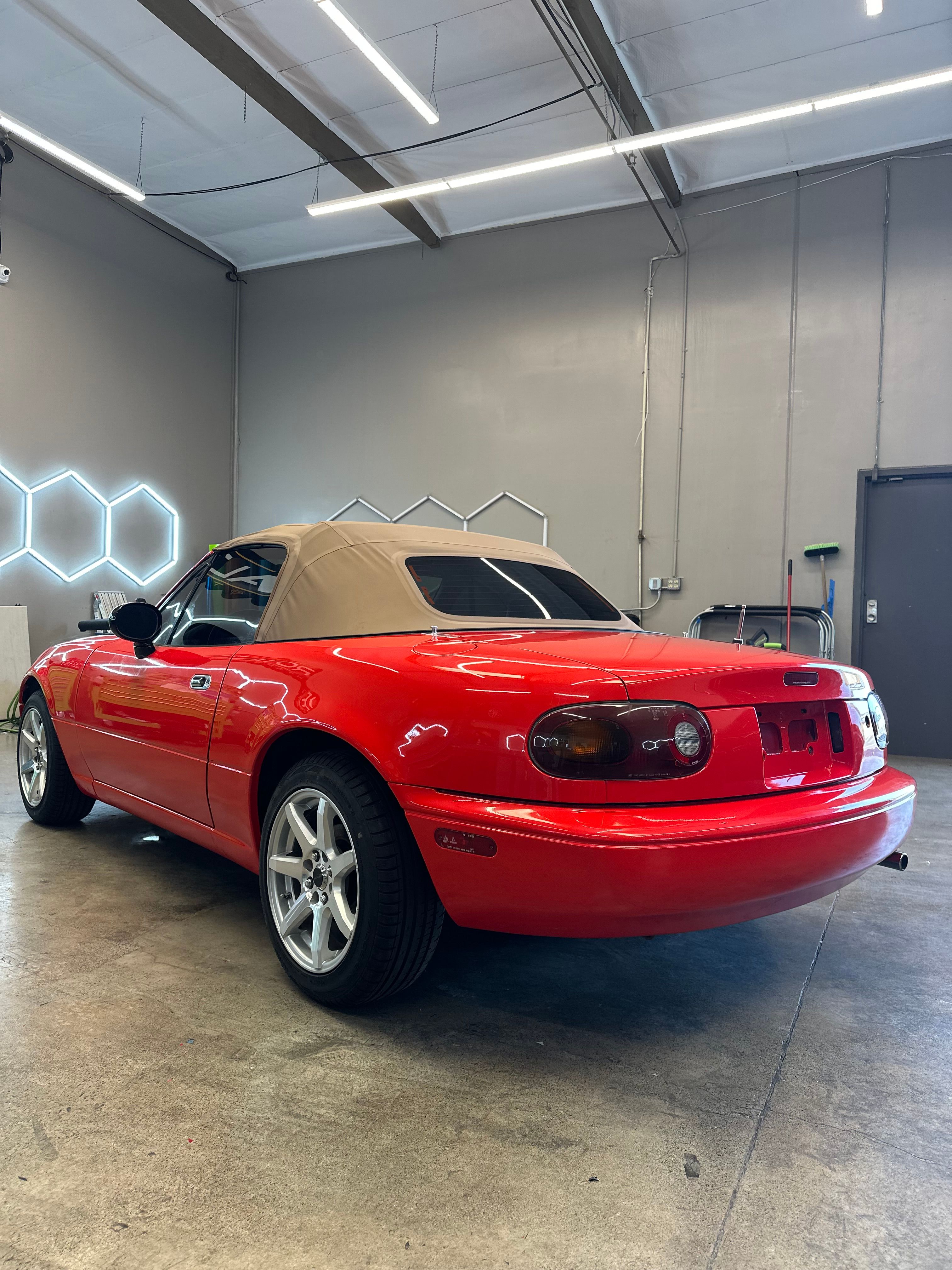 Used 1993 MAZDA MX-5 Miata RWD image 4