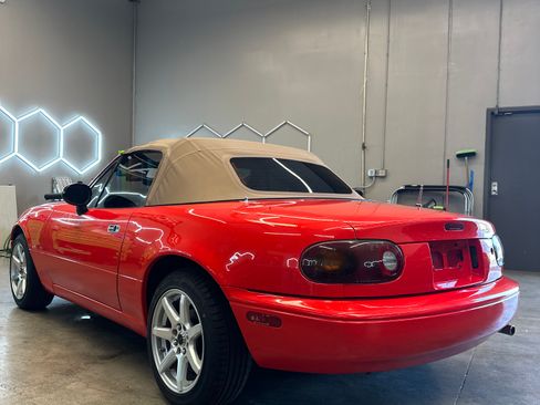 Used 1993 MAZDA MX-5 Miata RWD image 4