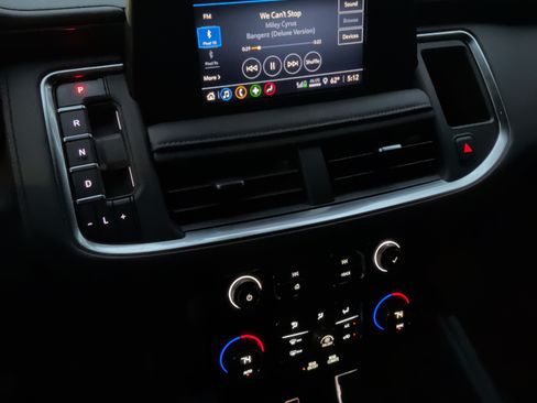 Used 2024 Chevrolet Tahoe 4WD image 16