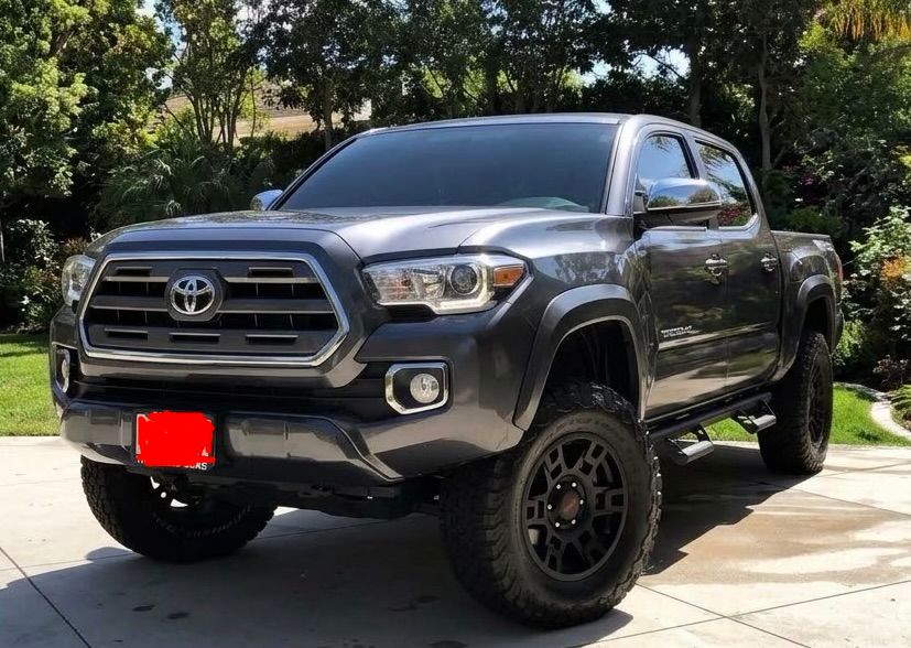 Used 2017 Toyota Tacoma Limited w/ Tow Package AWD/4WD image 1