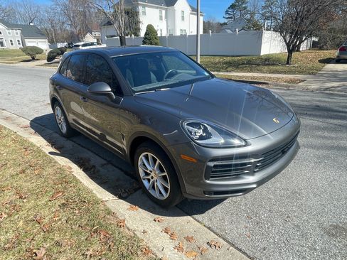 Used 2019 Porsche Cayenne Sport Utility 4D image 4