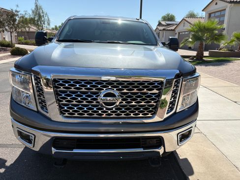Used 2017 Nissan Titan SV RWD image 4