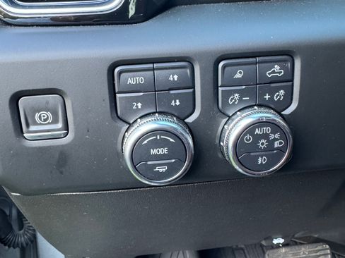 Used 2024 GMC Sierra 3500 Denali Ultimate AWD/4WD image 18