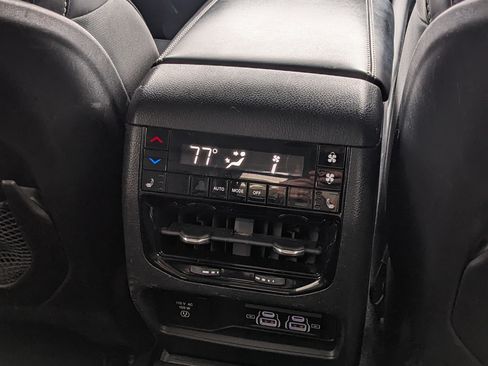 Used 2022 Jeep Grand Cherokee L Limited w/ Black Appearance Package image 9