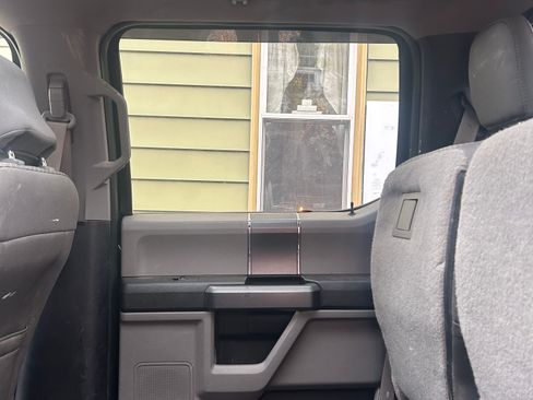 Used 2016 Ford F150 XLT w/ Equipment Group 302A Luxury image 8