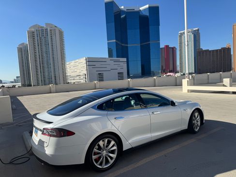 Used 2016 Tesla Model S P90D image 1