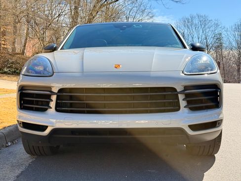 Used 2022 Porsche Cayenne Platinum Edition image 4