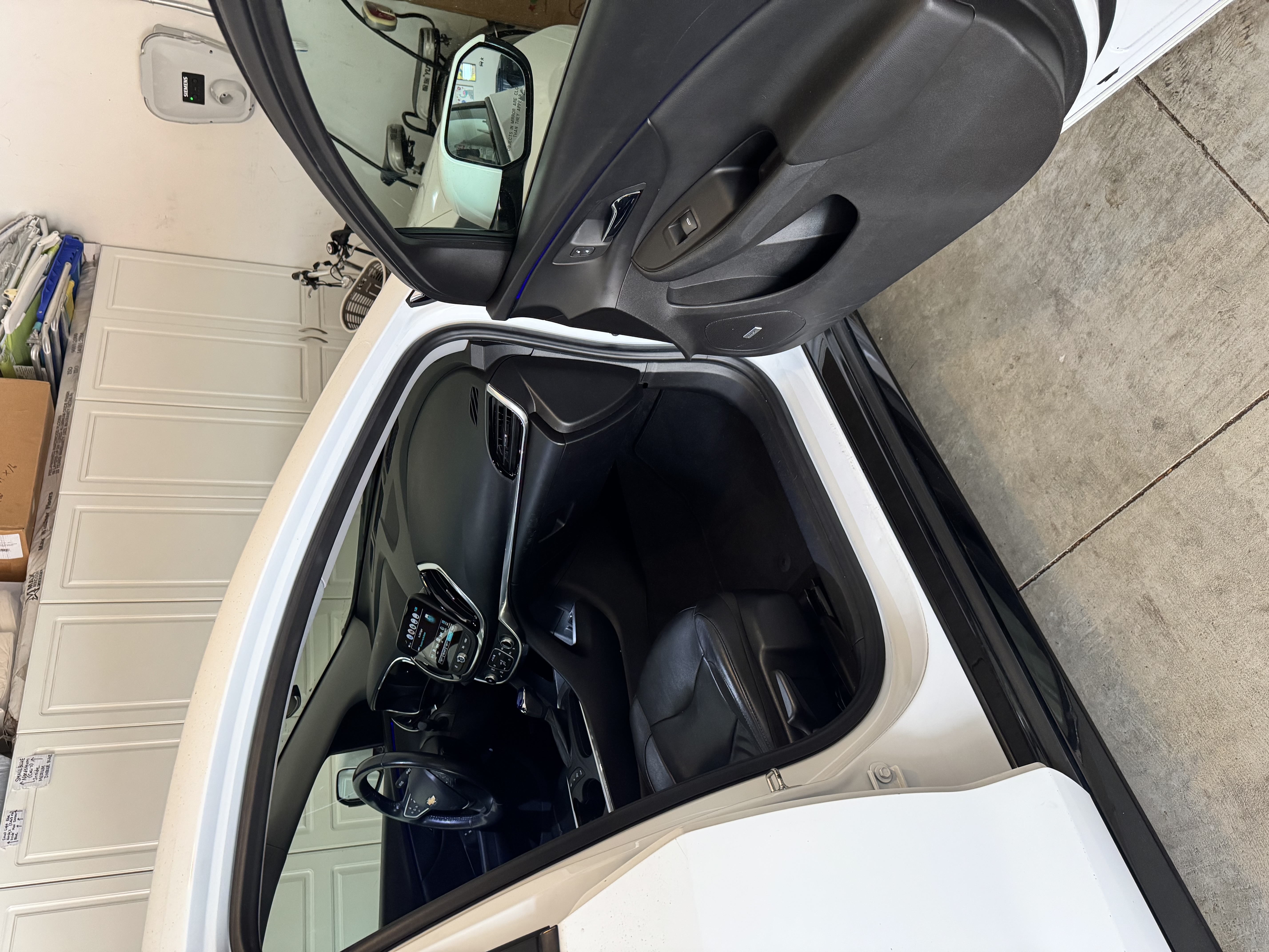 Used 2018 Chevrolet Volt Premier w/ Driver Confidence Package FWD image 15