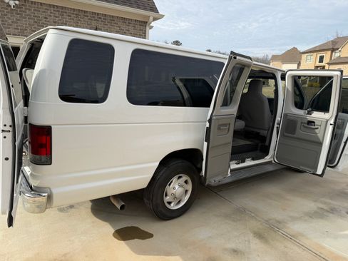 Used 2011 Ford E-350 and Econoline 350 XLT image 10