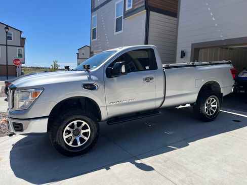 Used 2017 Nissan Titan SV RWD image 6