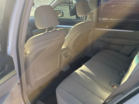 Used 2010 Subaru Outback 2.5i Premium image 5