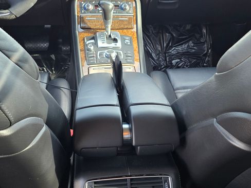 Used 2009 Audi S8 image 12
