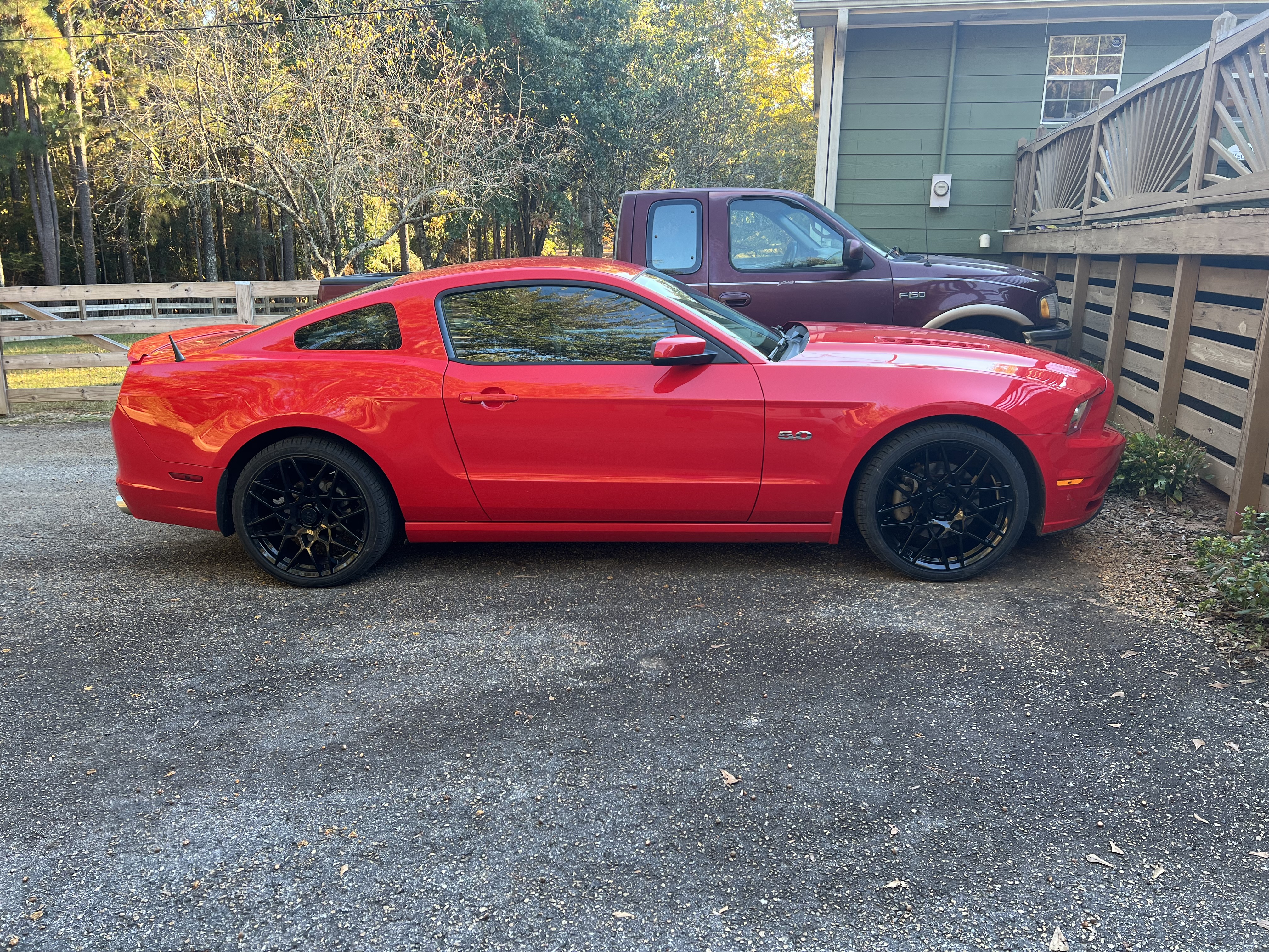 Used 2013 Ford Mustang GT w/ Security Pkg RWD image 9