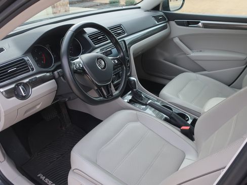 Used 2016 Volkswagen Passat 1.8T SE image 10