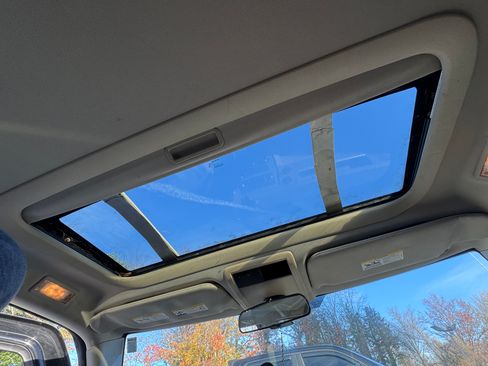 Used 2008 Jeep Commander Sport image 14