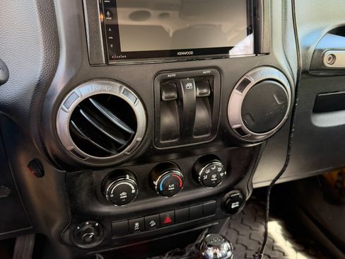 Used 2014 Jeep Wrangler Sport AWD/4WD image 12