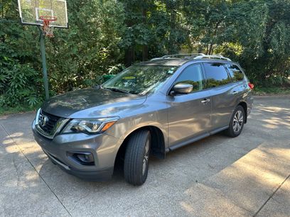 Used 2017 Nissan Pathfinder SL