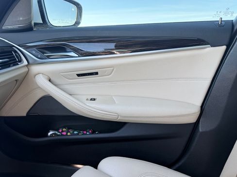 Used 2019 BMW 530i w/ Convenience Package image 15