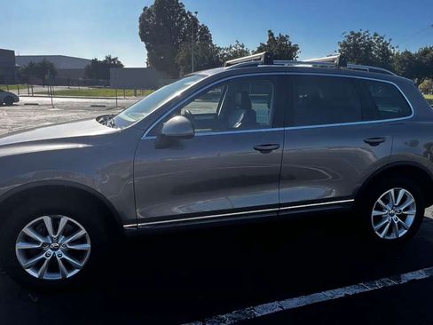 Used 2013 Volkswagen Touareg Sport image 6