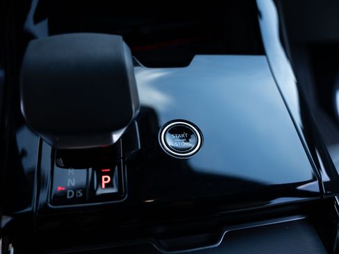 Used 2025 Land Rover Range Rover Sport Dynamic SE image 14