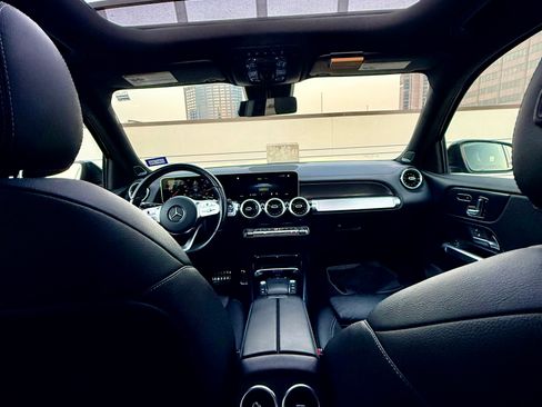 Used 2021 Mercedes-Benz GLB 250 4MATIC w/ AMG Line image 9