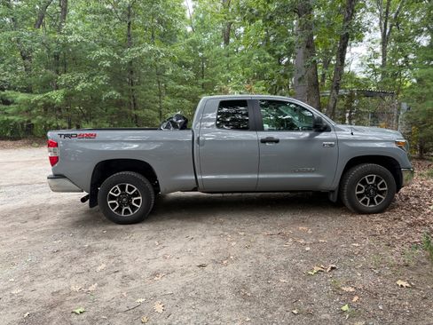 Used 2018 Toyota Tundra SR5 AWD/4WD image 10