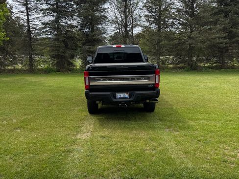 Used 2022 Ford F350 Platinum w/ FX4 Off-Road Package AWD/4WD image 12
