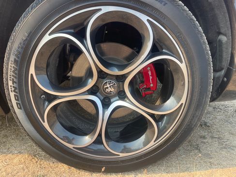 Used 2024 Alfa Romeo Stelvio Veloce AWD/4WD image 9