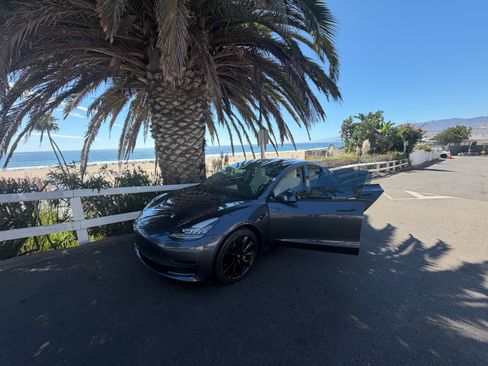 Used 2018 Tesla Model 3 Long Range AWD/4WD image 1