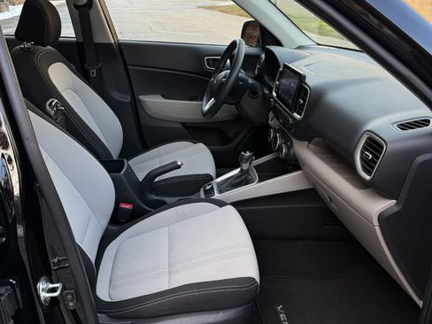 Used 2024 Hyundai Venue SEL image 9