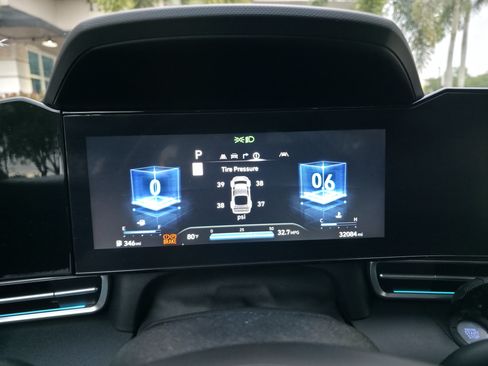 Used 2024 Hyundai Elantra SEL image 10