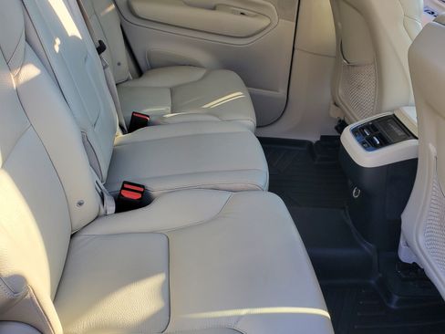 Used 2017 Volvo XC90 T5 Momentum w/ Vision Package image 21